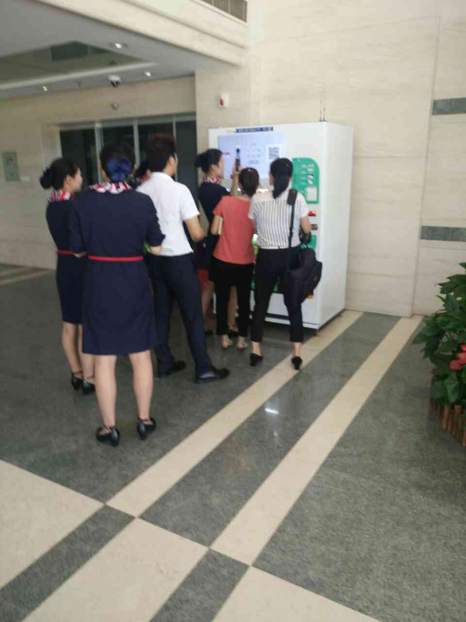 自動(dòng)售貨機(jī)，自助販賣機(jī)，富宏智能售貨機(jī)