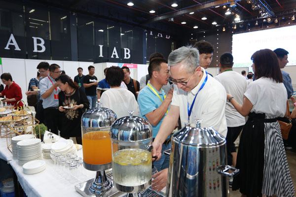自動售貨機,自動售賣機,自動售貨機價格,廣州售貨機,無人售貨機,智能自動售貨機加盟,自動販賣機,飲料自動售貨機,廣州富宏智能售貨機